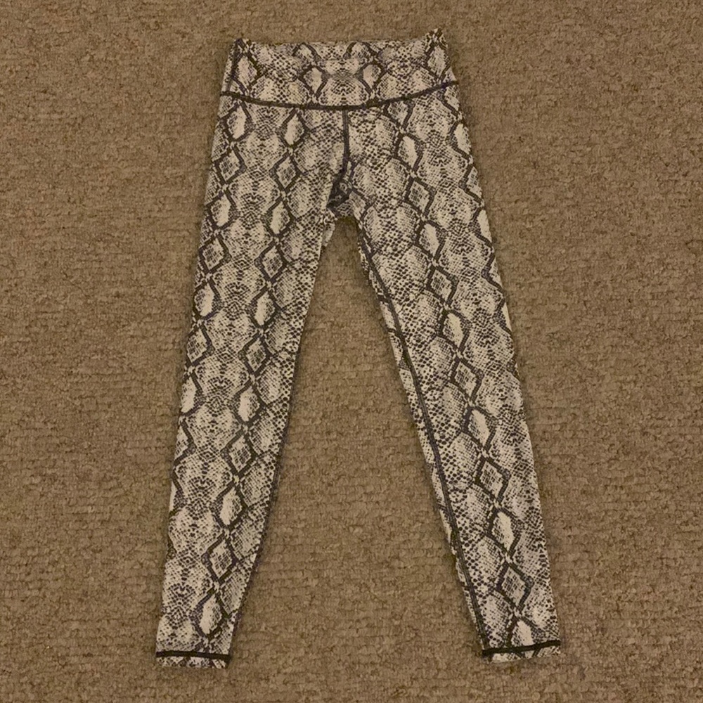 TJMaxx Becca White and Black Snakeskin Leggings, Size Small